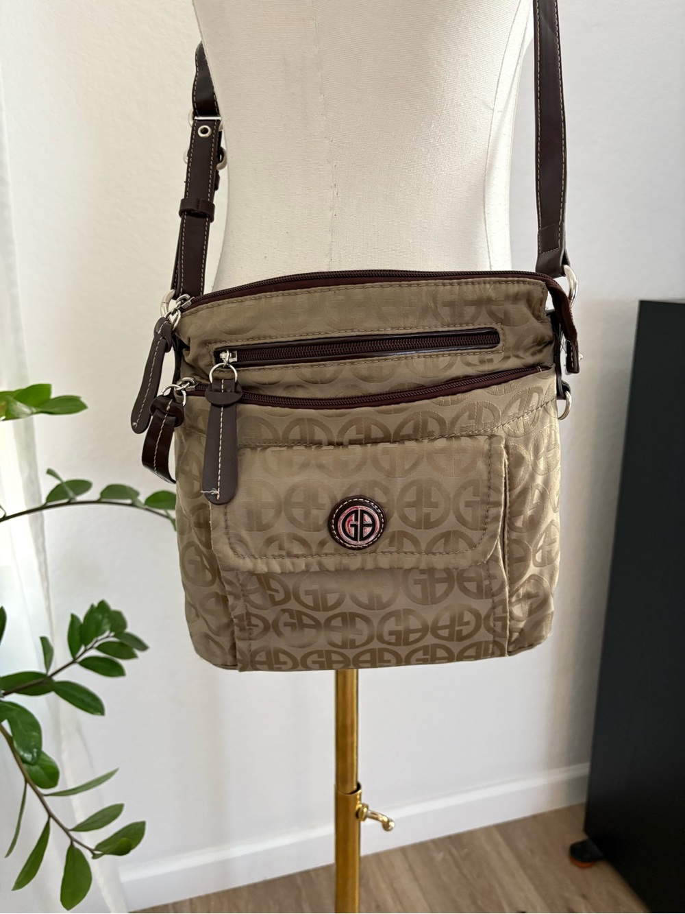 Giani Bernini Beige and Brown Interior Logo Tote